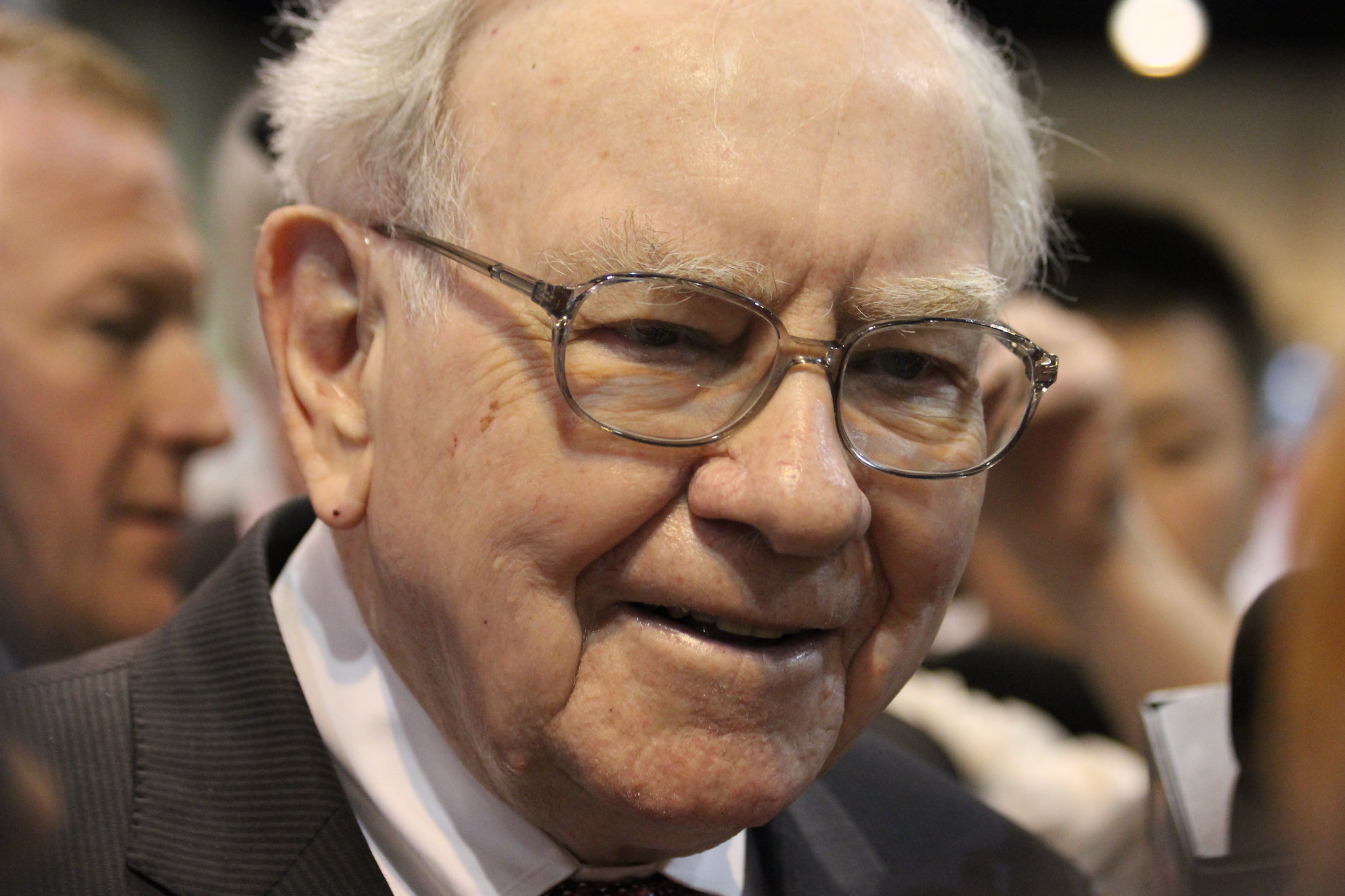 Warren Buffett's Warning to Wall Street has Reached Deafening Levels: 3 Things You Should Do Before 2026.