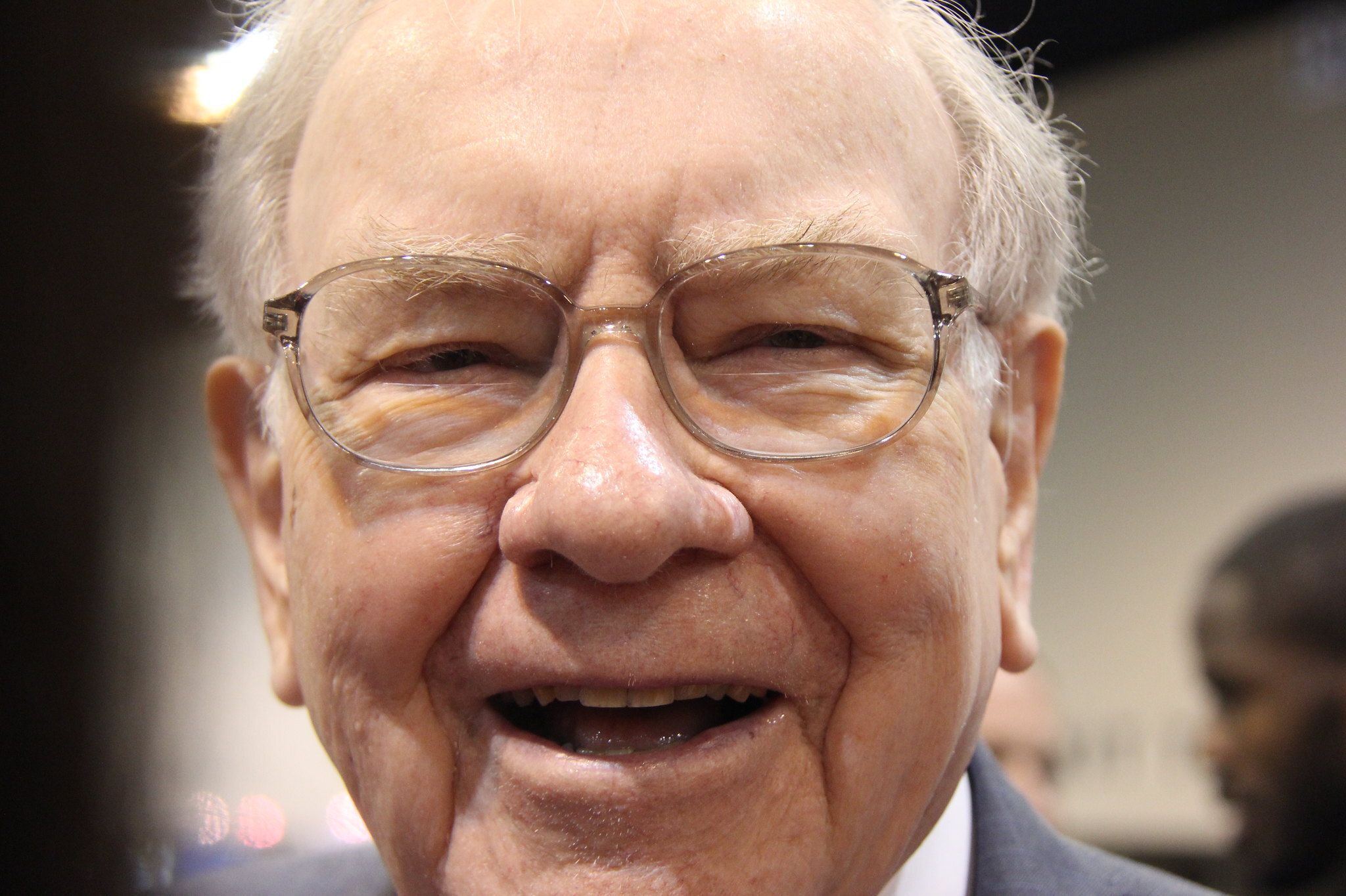 Warren Buffett Sends a $382 Billion Warning to Wall Street. Are You Paying Attention?